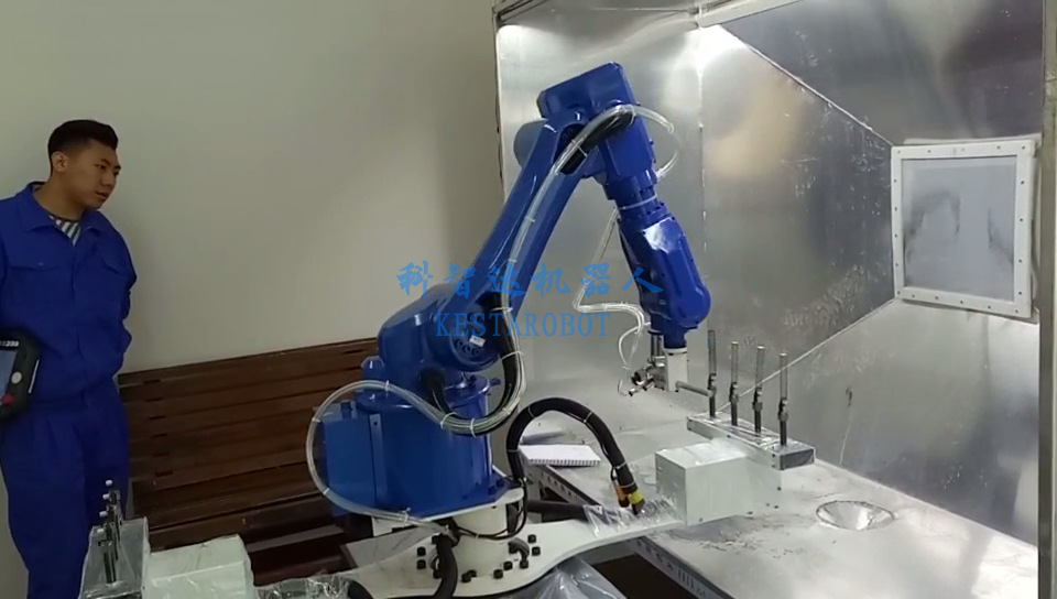 電子管轉(zhuǎn)臺噴涂機器人(圖1)