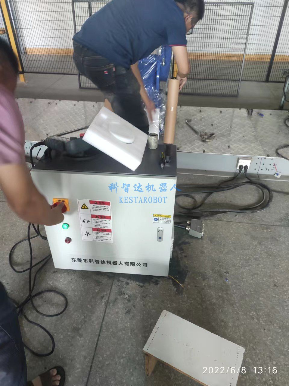 四軸關(guān)節(jié)機器人批量生產(chǎn)中(圖4)